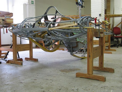 A view to the landing gear. All is very simple. Just two skids. The front one is retractable. Copyright Holzleicht-& Flugzeugbau Sascha Heuser.